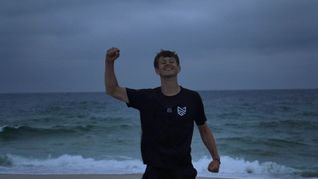 Finn Riemer am Ziel am nördlichsten Punkt Deutschlands.