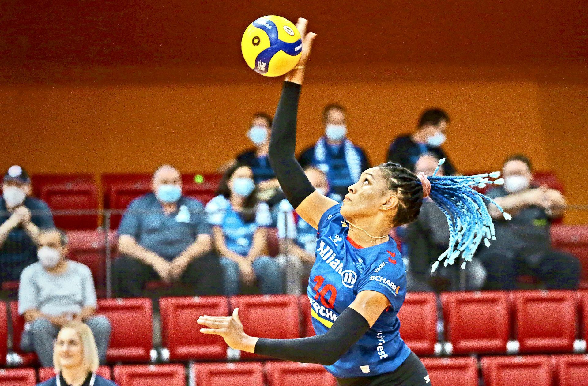 Auch Volleyball-Bundesligist Allianz MTV Stuttgart (im Bild Simone Lee) spürt die Zurückhaltung der Zuschauer. Der Vorverkauf macht indes Hoffnung.
 Foto: Baumann