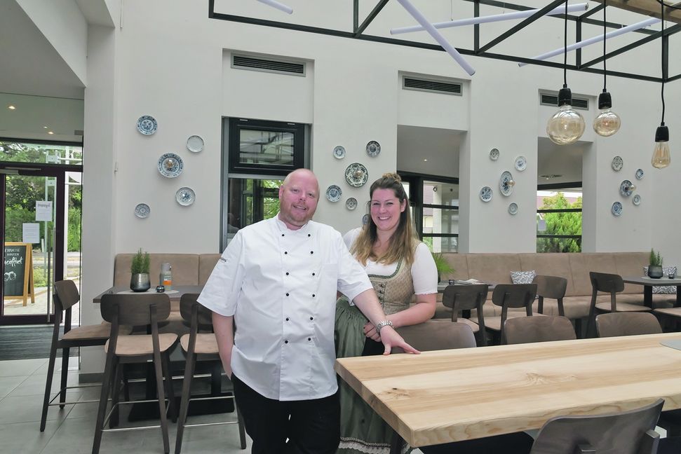 Das Wirte-Paar Joachim Pollak und Melanie Urban sind die neuen Pächter im ehemaligen Restaurant „Culinarium“. Der neue Name des Lokals: „Leibspeiserei“. Bild: Nüßle