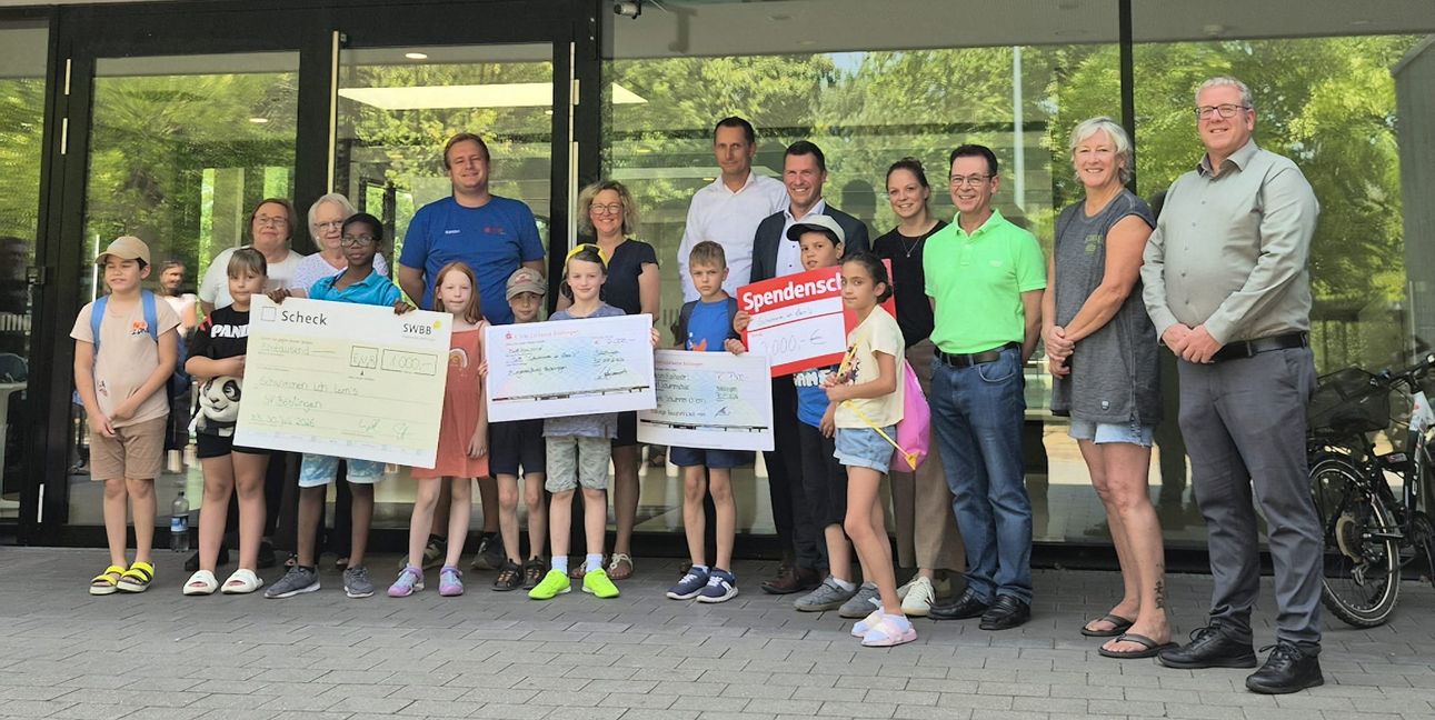 Über 6000 Euro an Spenden kamen für das Projekt "Schwimmen - ich lern's" zusammen.