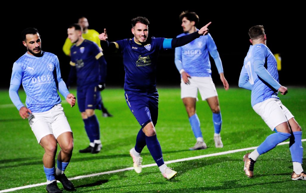 Darmsheims Kapitän Daniel Lindner bejubelt sinen Treffer zur 1:0-Führung gegen den VfL Nagold. Bild: photostampe