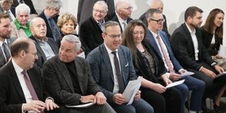 In der ersten Reihe (von links):  OB Vöhringer, Thomas Strobl,  Raimund Haser,  Dr. Hertha Schwarz Markus Nau Rainer und Daniele Leh.