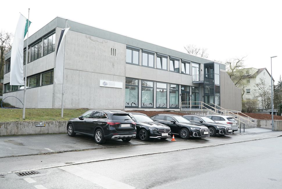Die Bauarbeiten sind noch nicht abgeschlossen. Am Haupteingang mit Aufzug und Treppenturm präsentiert sich das HDS indes neu.