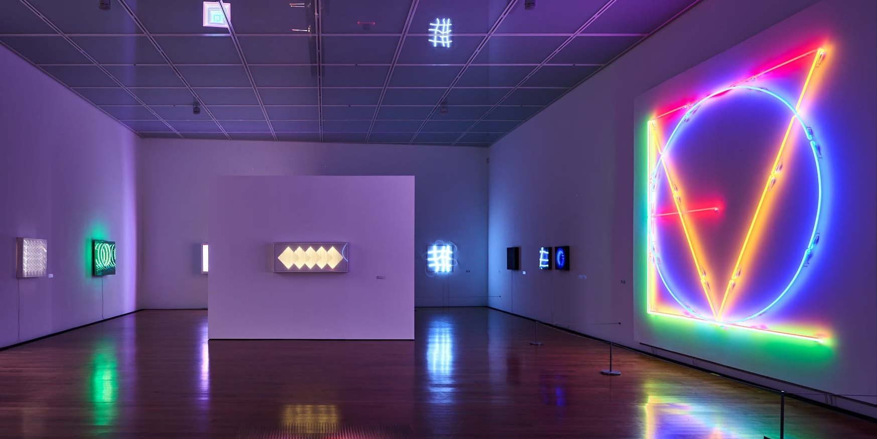 Ausstellungseinblick mit Werken von Werner Bauer, Hans Kotter,
Betty Rieckmann (Ausschnitt), Yoshiyuki Miura, François Morellet, 
Hans Schork, Grazia Varisco, Maurizio Nannucci © VG Bild-Kunst, 
Bonn 2026 / KünstlerInnen