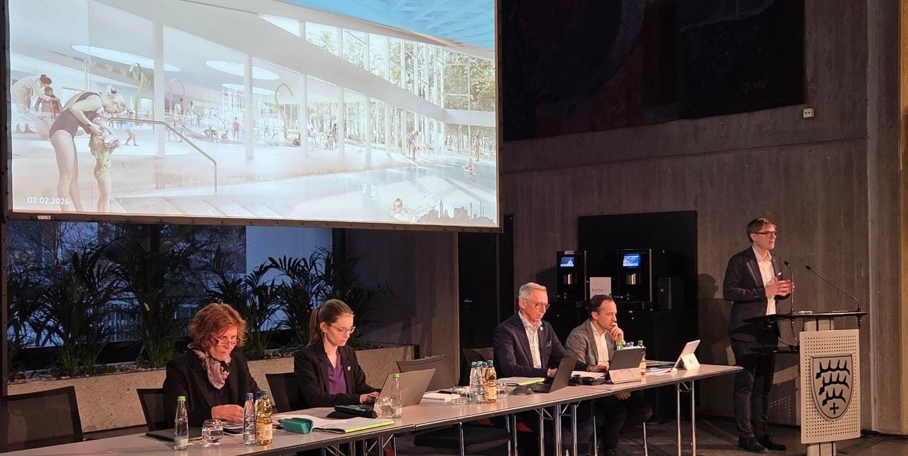 Die Verwaltung stellt die Pläne vor.