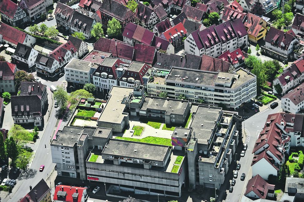 Das Domo an der Schnittstelle zwischen Stiftsbezirk und Altstadt und seine seit Jahren leer stehenden rund 12 000 Quadratmeter Gewerbeflächen in mehreren Geschossen sind als Standort für ein Kultur- und Bürgerzentrum aus dem Rennen. Eigentümer Florian Leebmann hatte letzte Woche in Sindelfingen von neuen Interessenten gesprochen. Bild: Stampe