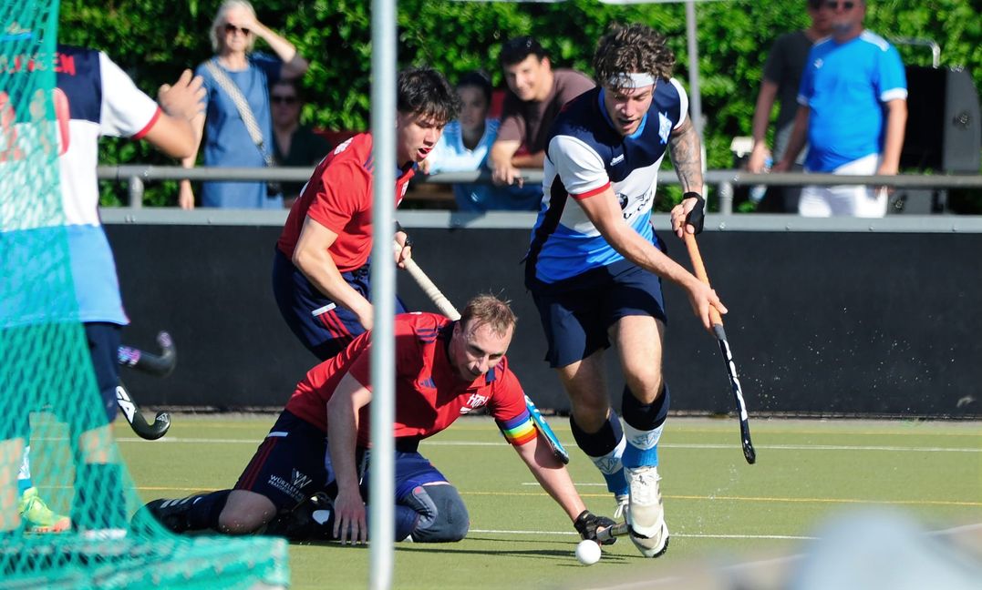 Schrecksekunde für Keanu Ciafardini. Der Mittelfeldspieler musste mit einer Platzwunde ins Krankenhaus.