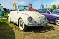 Großes PS-Spektakel auf dem Flugfeld lockt Auto-Fans aus dem In- und Ausland an.