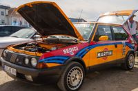 Großes PS-Spektakel auf dem Flugfeld lockt Auto-Fans aus dem In- und Ausland an.