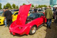 Großes PS-Spektakel auf dem Flugfeld lockt Auto-Fans aus dem In- und Ausland an.