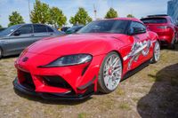 Großes PS-Spektakel auf dem Flugfeld lockt Auto-Fans aus dem In- und Ausland an.