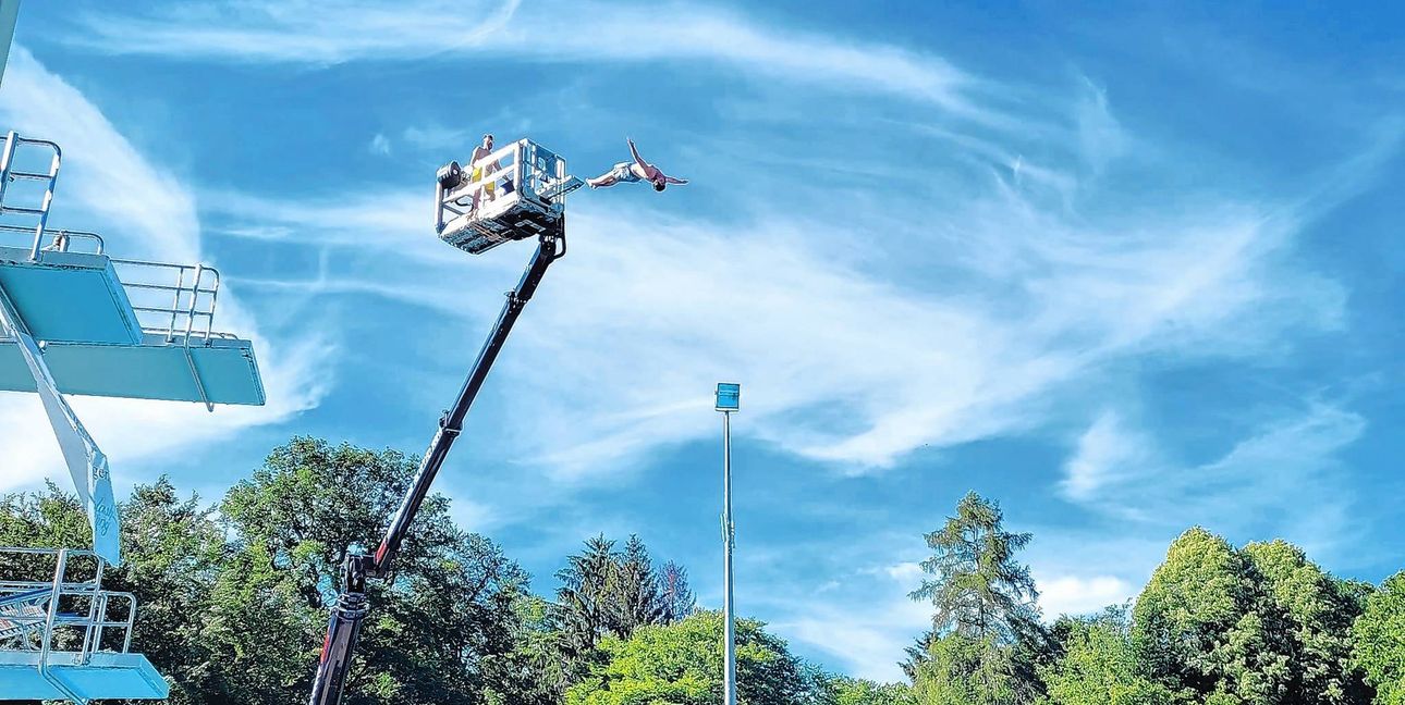 Wenn der Sprungturm nicht reicht, muss der Steiger her.