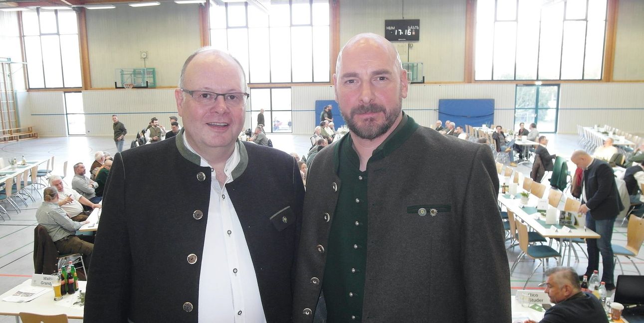 Der Böblinger Gastronom Timo Böckle (rechts) löst Claus Kissel als Kreisjägermeister ab.