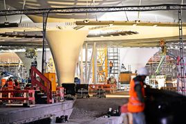 In der künftigen Bahnhofshalle waren die Arbeiten schon im Sommer weit vorangeschritten.