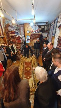 Teppiche ohne Ende: Auch das gehört zu einer türkischen Provinz.