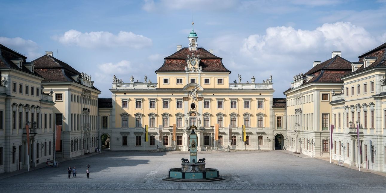 In den Faschingsferien entdecken Familien im Residenzschloss Ludwigsburg Geschichte spielerisch bei Führungen und Mitmachangeboten.