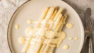 Der weiße Spargel ist vielleicht die letzte Bastion echter Saisonalität.