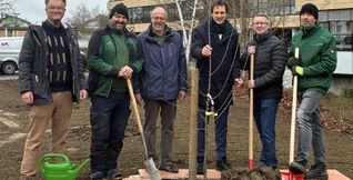 Fachberater Manfred Nuber, Markus Kienzle (Baumschule Kienzle, Tailfingen), Helmut Werner (Vorsitzender  Arbeitskreis Erwerbsobstbau im Landkreis Böblingen), Martin Wuttke (stellvertretender Landrat, Dezernent Umwelt und Klima), Daniel Fauser (Eigenbetrieb Landkreis Böblingen),  Andreas Riebold-Hiller (Baumschule Hiller Mötzingen/von links).