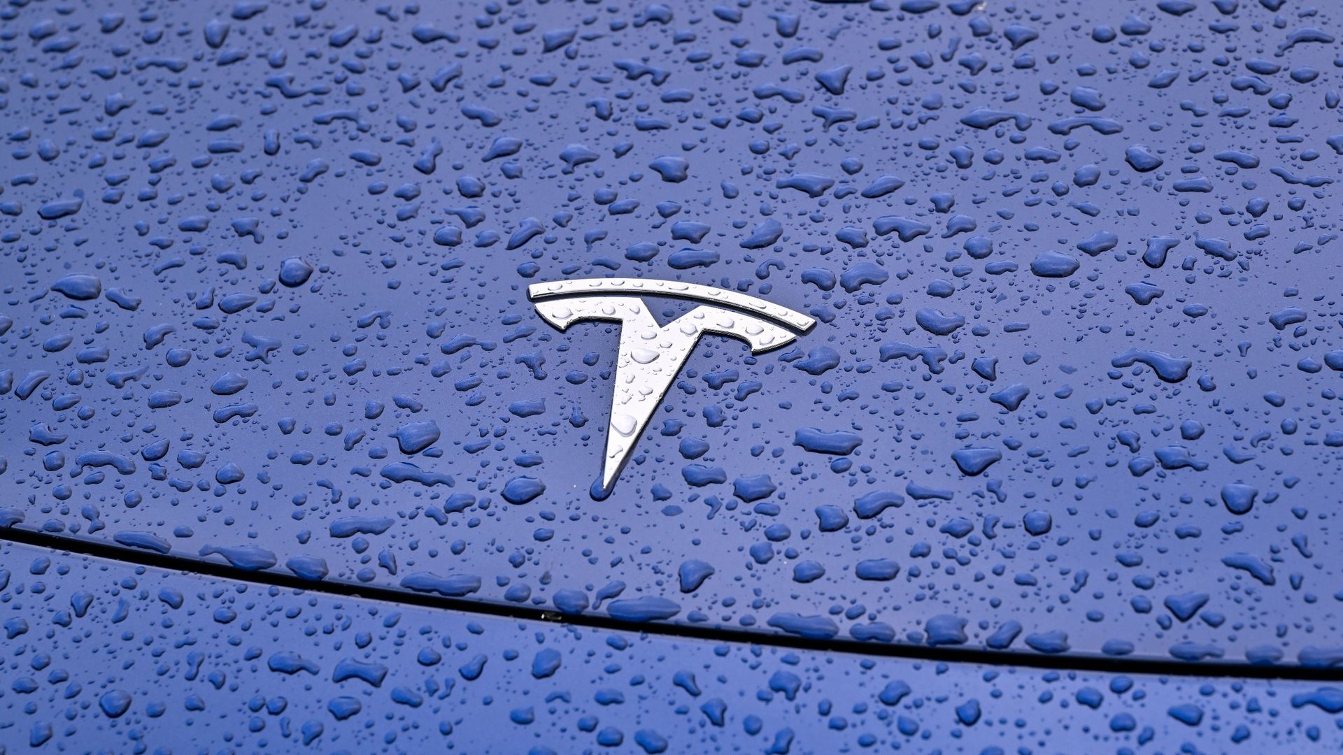 Steht Tesla im Regen? Die vergangenen Wochen waren turbulent für den Elektroauto-Vorreiter.