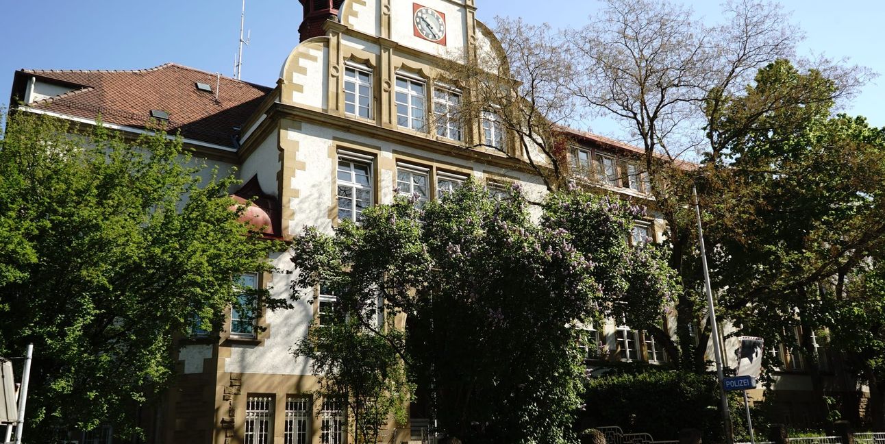 Das Polizeirevier Sindelfingen im Gebäude der einstigen Gartenstraßen-Schule könnte zur Heimat eines Studiencampus werden.