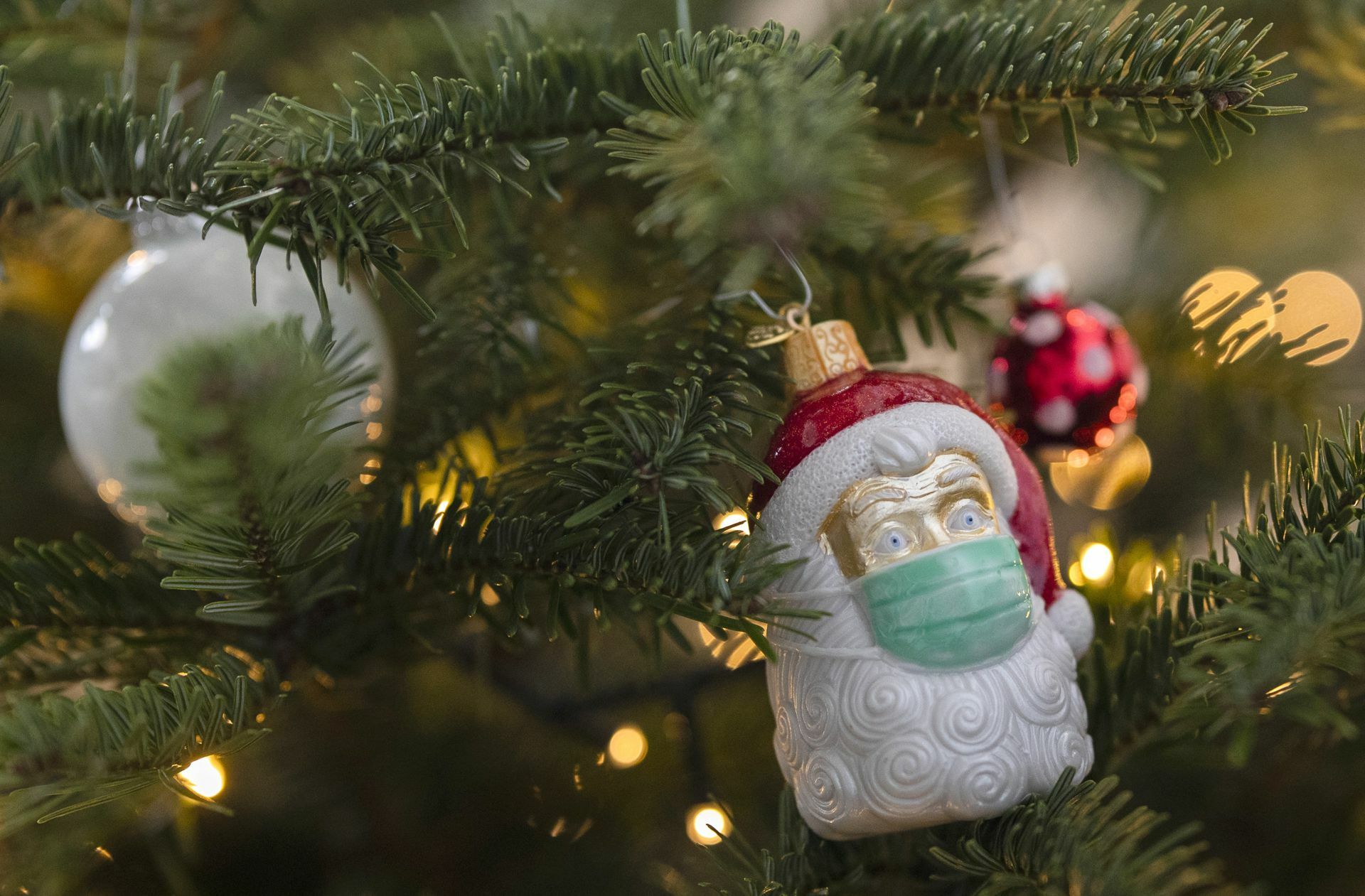Vorsicht ist notwendig – auch unterm  Weihnachtsbaum. Foto: dpa