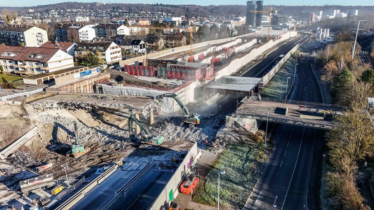 Sindelfingen - Das Elefantenbrckle ber die A 81 wird zu Schutt - Nachrichten | Sindelfinger Zeitung / Bblinger Zeitung Sindelfingen - Das Elefantenbrckle ber die A 81 wird zu Schutt - Nachrichten | Sindelfinger Zeitung / Bblinger Zeitung