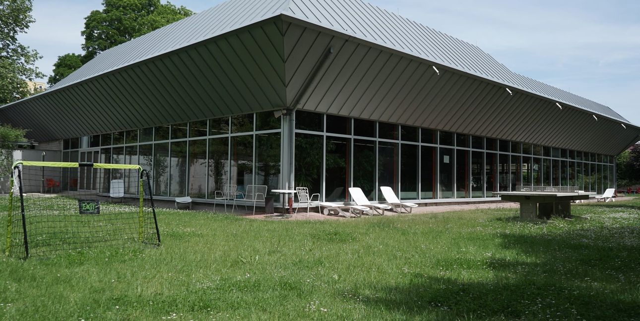 Das ehrenamtlich betriebene Gartenhallenbad gehört zu den wichtigen Maichinger Errungenschaften.