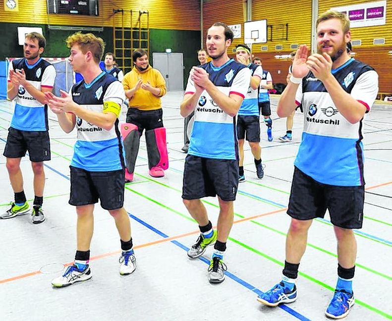 Mit Applaus in die Weihnachtspause: David Scheufele, Lukas Panagis, Sebastian Kranz und Christopher Groß (von links). Bild: automotorart/A