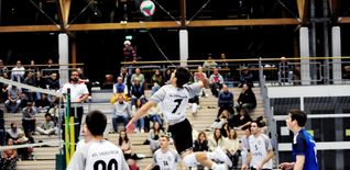 Nick Hoschke (Nummer 7) und der VfL Sindelfingen wehrten sich beim 1:3 gegen die SG SSC Tübingen/TV Rottenburg 3 nach Kräften. Bild: photostampe