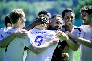 Großer Jubel beim FSV Deufringen nach dem Heimsieg gegen Oberjesingen.
