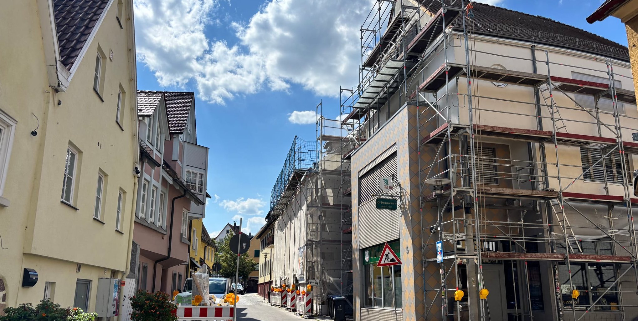 Durch Fassadensanierungen in der Breiten Gasse kommt es derzeit an dieser Stelle zu einer Verkehrsberuhigung.