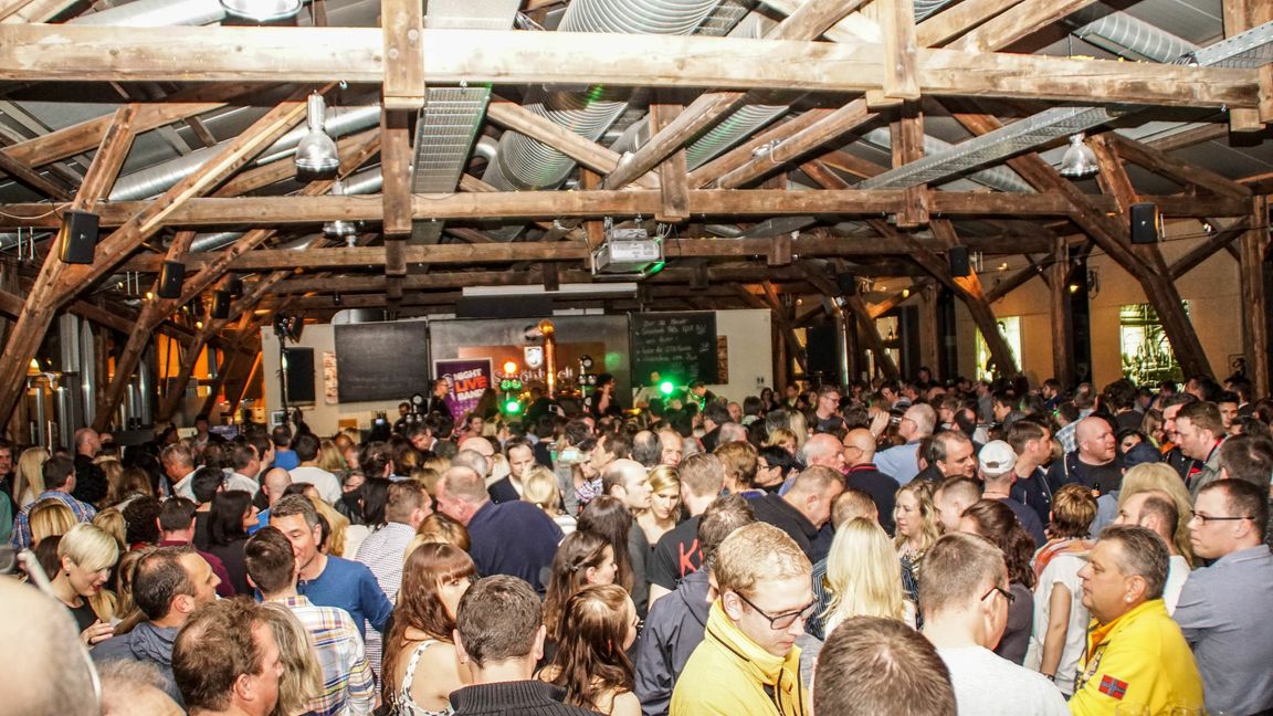 Proppenvoll war es im Brauhaus. Bild: SDMG/Dettenmeyer