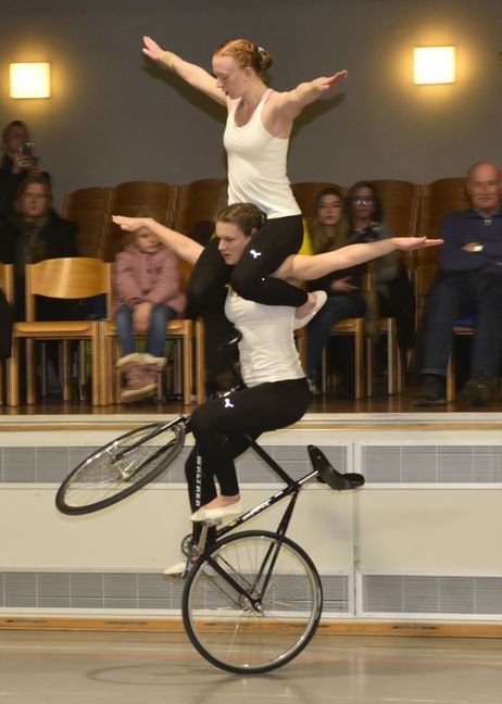 Annice Niedermayer (unten) und Jessie Hasmüller fahren auf Platz zwei.  Bild: Reichert