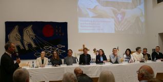 Auf unserem Foto (von links): Moderator Dr. Nikischin, Anna Walther, Lena Warren, Johannes Söhner, Steffen Tim Hoinkis, Marion Blessing, Ute Mayer, Christoph Müller, Traugott Meßner und Chris Nathan.