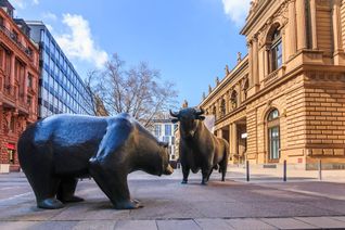 Auf oder ab? Bär und Bulle vor der Frankfurter Börse.