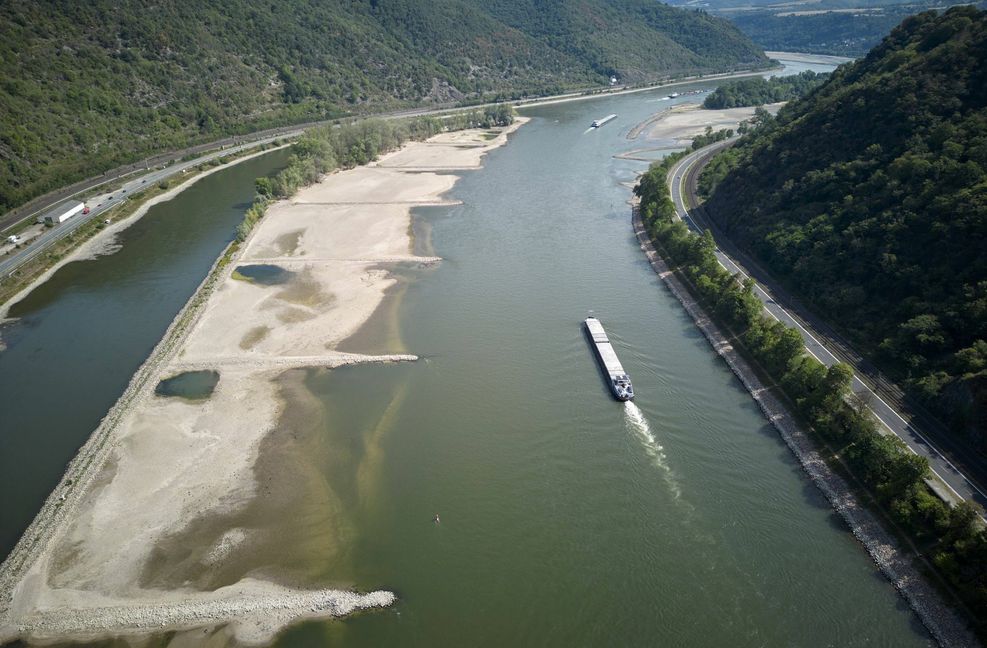 Die Flüsse haben immer öfter Niedrigwasser, wie hier am Rhein bei Kaub im letzten Jahr.