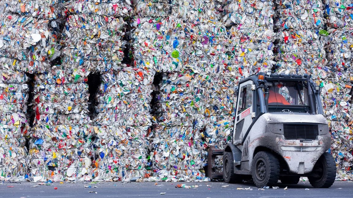 Den Forschenden zufolge könnte sich der globale Plastikverbrauch bis 2060 fast verdreifachen. (Archivbild)
