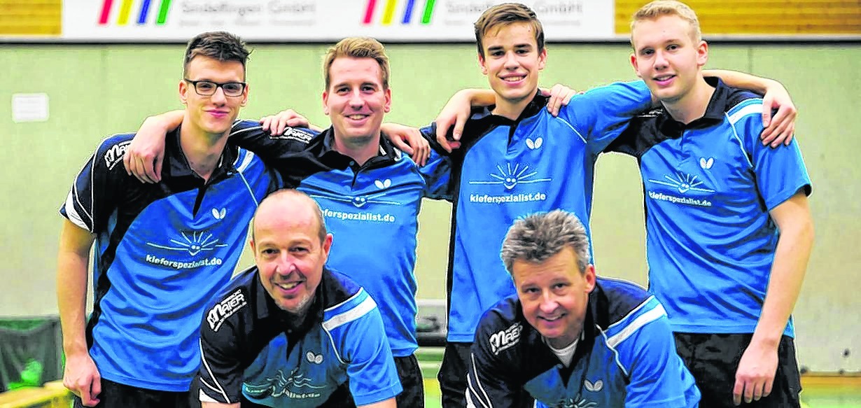 Am kommenden Wochenende dürfen die Verbandsliga-Männer des VfL Sindelfingen Thomas Barth, Tim Ackermann, Sven Stolz, Mika Pikan (hintere Reihe von links) und Jürgen Beisswanger, Petr Machulka (vorne) zweimal zu Hause an die Platte. Bild: automotorart/A