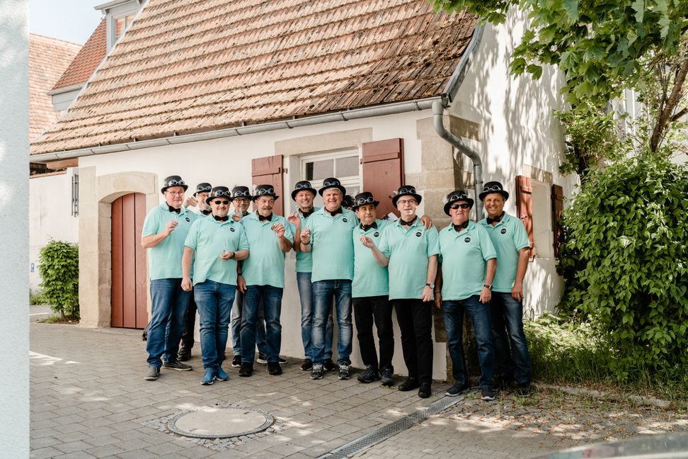 Prachtburschen im Jubiläumsjahr (von links): Hans Miess, Martin Hofer, Werner Schrade, Bernd Goppel, Thomas Gauder, Thomas Schmid, Dieter Marquardt, Werner Schanz, Manfred Reisinger, Alfred Dettinger und Werner Rilka.      Bild: privat/Julia Poser