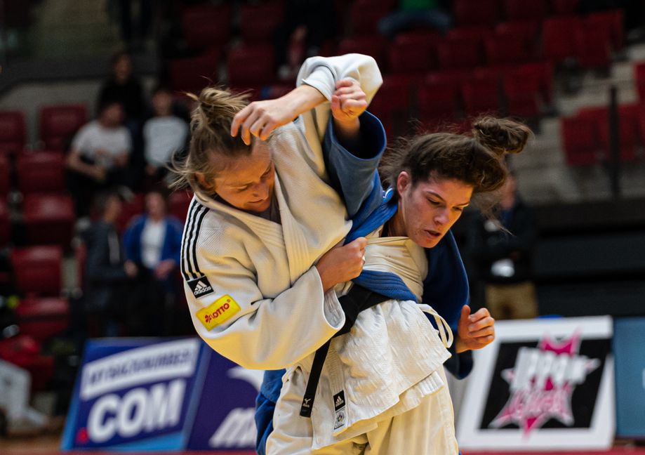 Pauline Starke (links) schlägt sich sehr achtbar beim Judo-Gand-Prix im georgischen Tiflis und wird Siebte.  Bild: Vilz