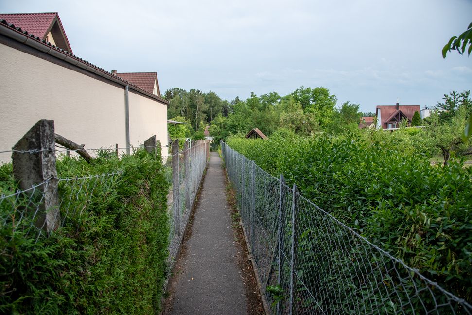 Das „Gängle“ ist ortsbildprägend und soll, genauso wie die Grünflächen auf der rechten Seite durch einen entsprechenden Bebauungsplan geschützt werden. Bild: Nüßle
