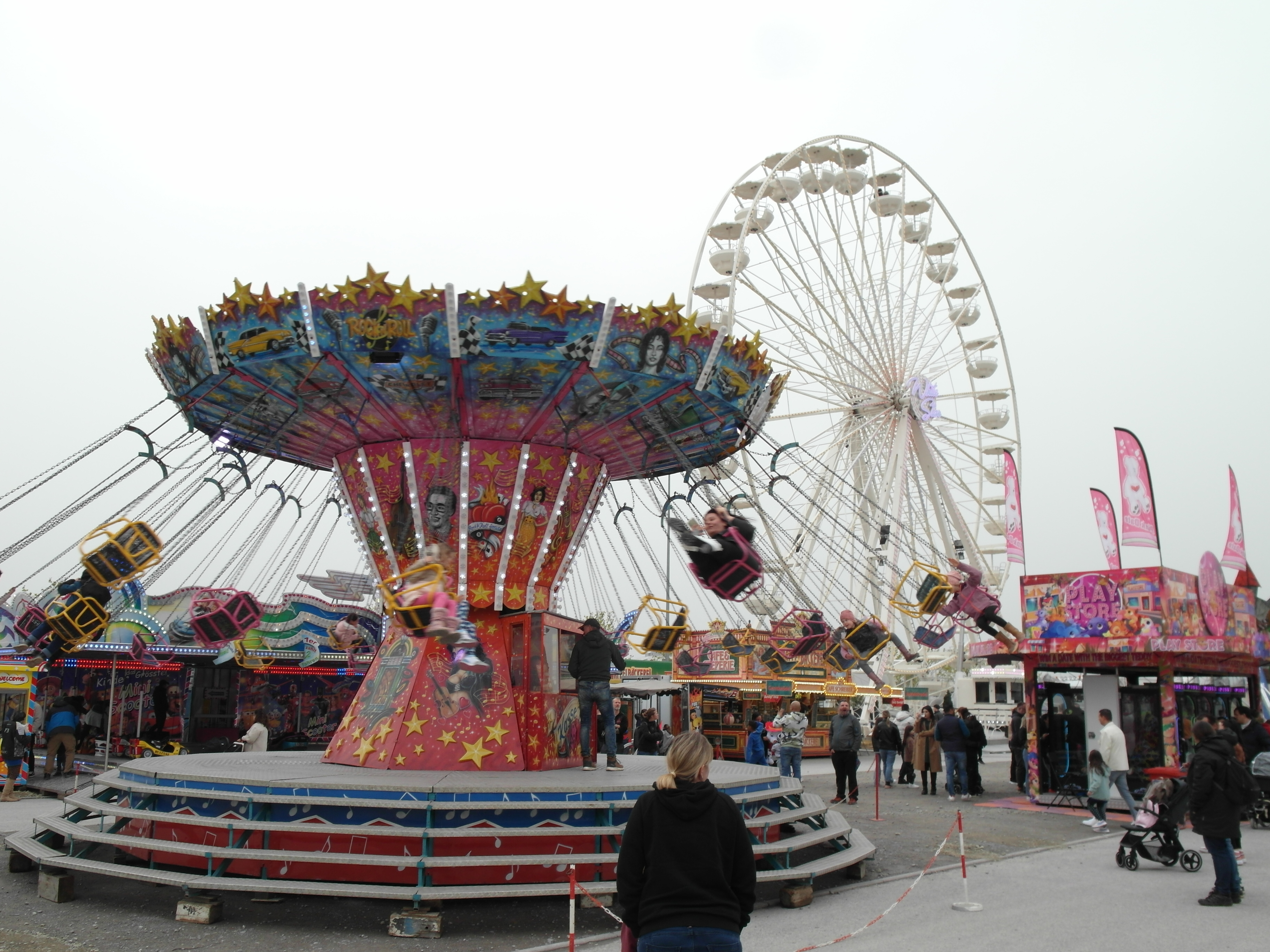 Die Osterkirmes auf dem Flugfeld lockt bis 14. April.