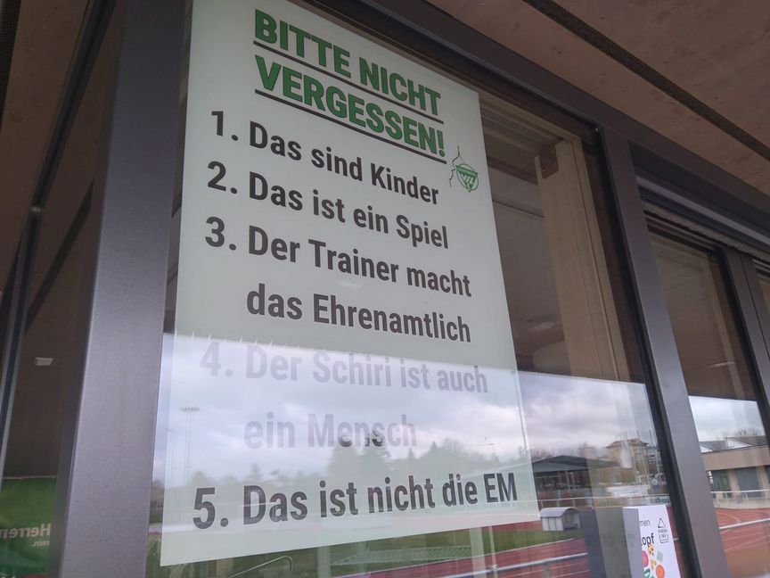 Der VfL Herrenberg appelliert im Stadion, sich fair zu verhalten.