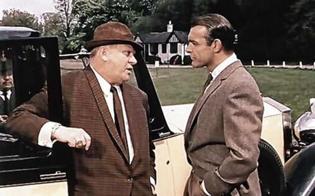 Gert Fröbe bekommt es in „Goldfinger“ mit Sean Connery zu tun.