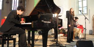 Von links: Jazzpianist Guglielmo Santimone, Sängerin Lusine Sargsyan sowie Vittorio Gravagna, Gitarrist und Duduk-Spieler.