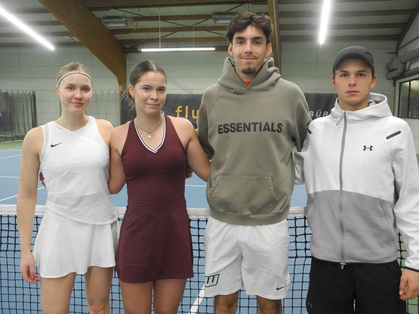 Von links: A-Finalisten mit Natalie Drobny (VfL Sindelfingen), Polina Gumeniuk (SV Böblingen), Eddie Schmidt (TC Herrenberg) und Kim Niethammer (SV Böblingen).