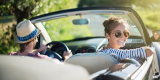 Nicht nur wenn die Sonne lacht, kann man im Cabriolet ohne Verdeck fahren.
