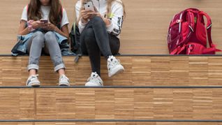Schüler fordern in puncto Handynutzung faire Bedingungen. (Symbolbild)