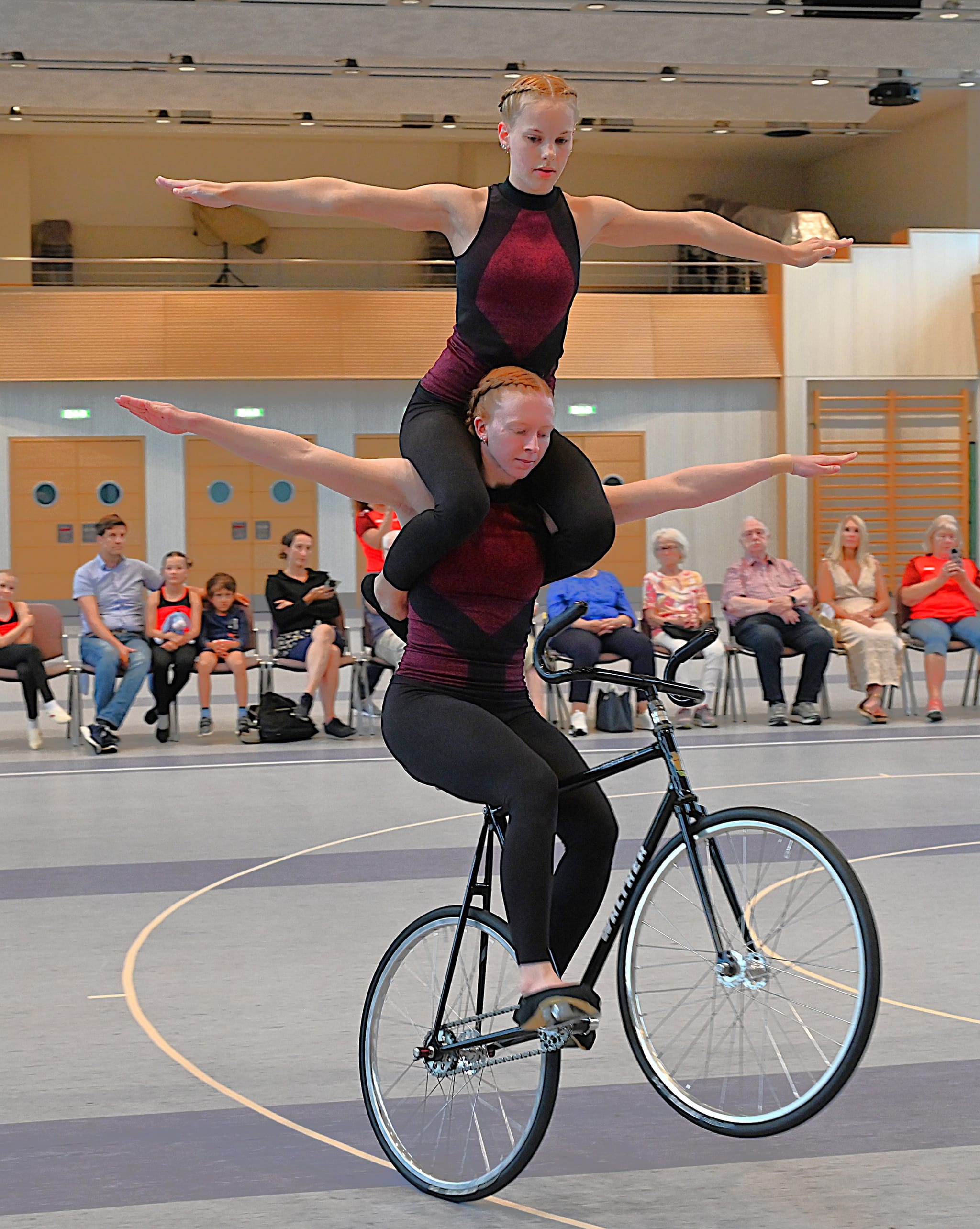 Jessie Hasmüller (unten) und Nena Lichy glänzten beim WM-Qualifikationsturnier German Masters mit zwei Bestleistungen und zwei zweiten Plätzen. Bild: Reichert