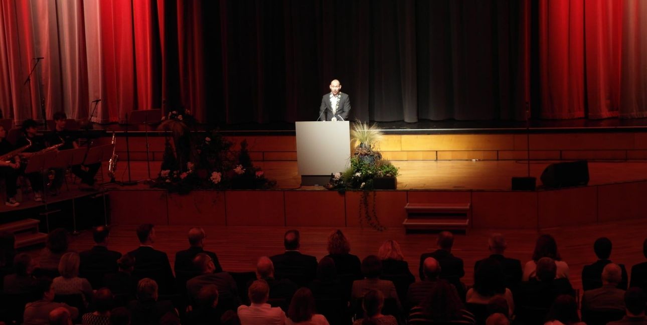 In seiner Neujahrsansprache führt Stefan Belz die Themen Wirtschaftsstandort Böblingen und Klimaschutz parallel.